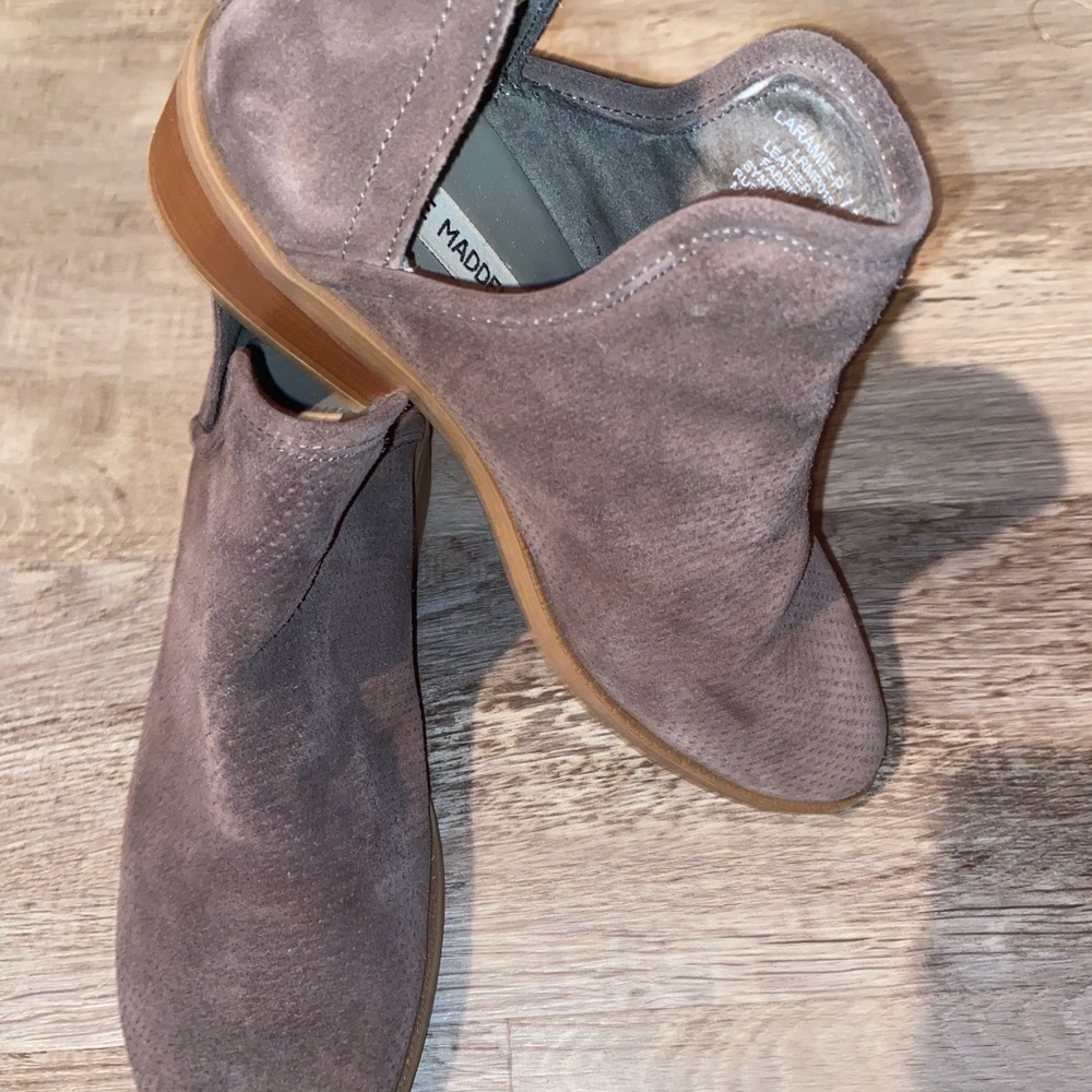 Steve Madden Women’s Lancaster Taupe Suede Ankle Back Zip Booties Size 7.5M  (L) - Picture 3 of 11